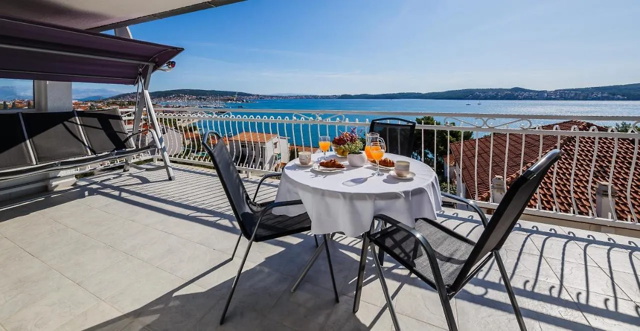 Adriatic Sea View Apartments Τρογκίρ 0*,