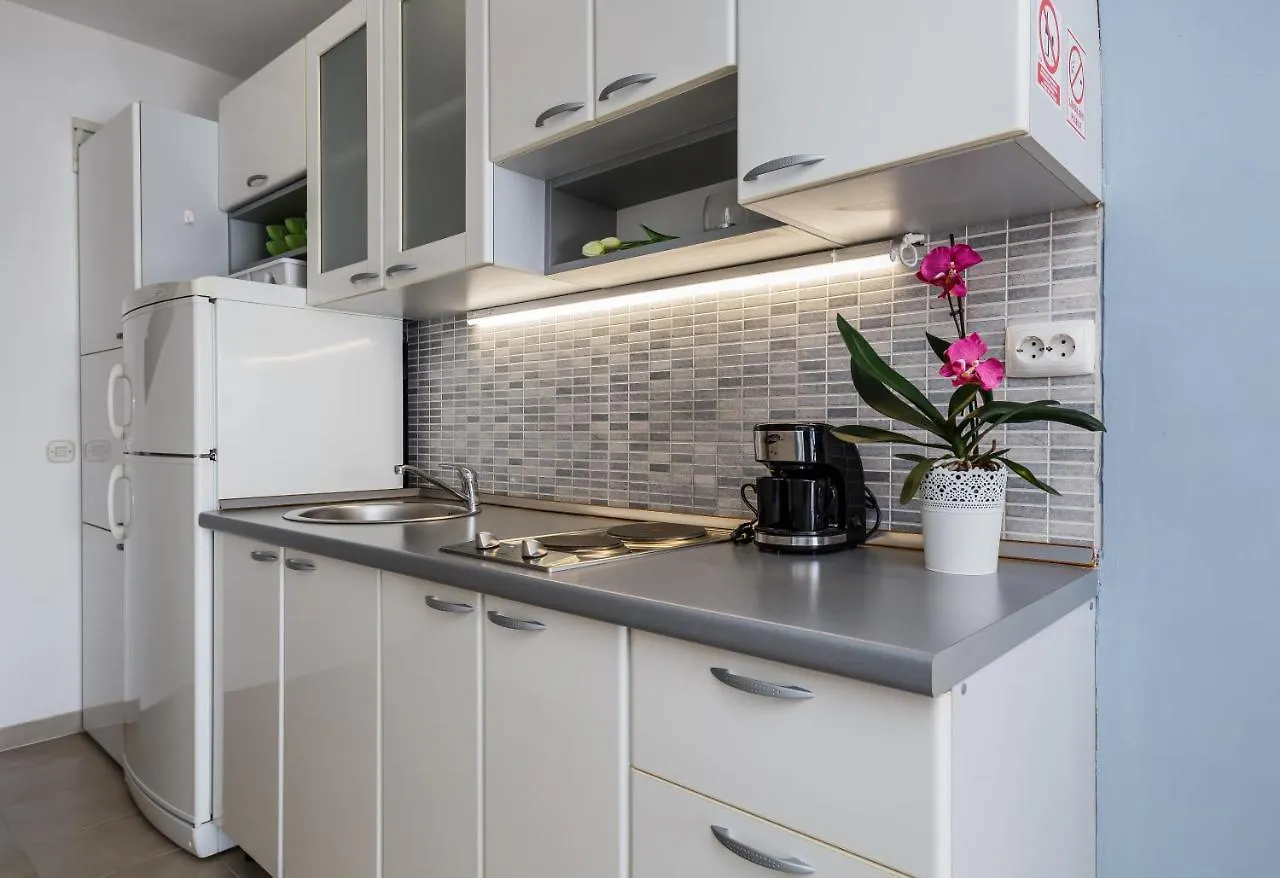 Adriatic Sea View Apartments Τρογκίρ